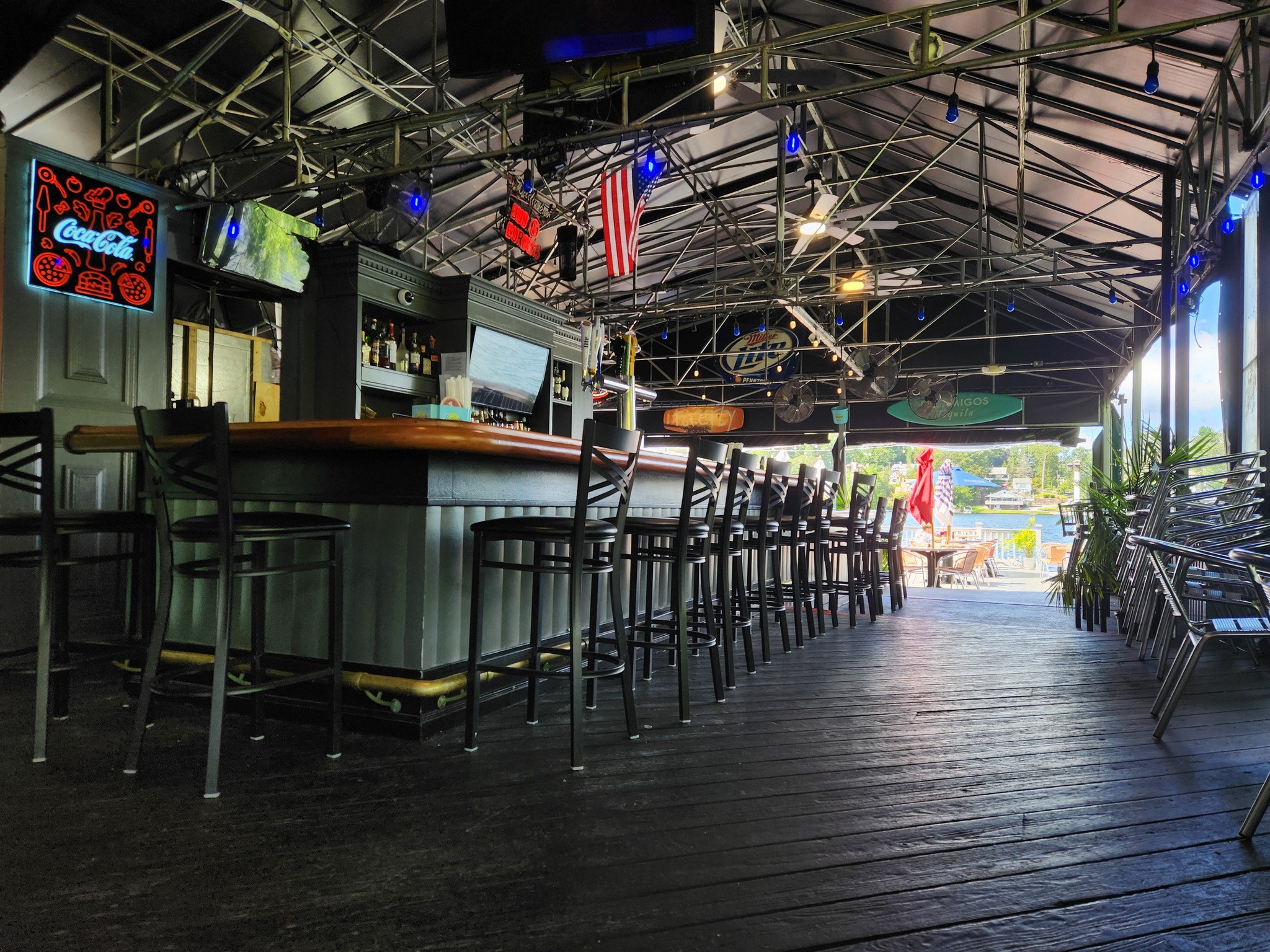 Friends Waterfront Bar & Grill
